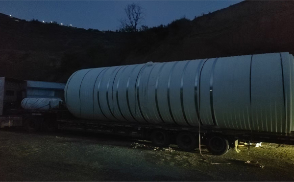 武都圆桶运输途中