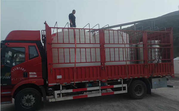 武都立式运输桶安排发货现场